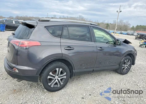 2017 Toyota Rav4 Le z USA, uszkodzony, nr VIN JTMZFREV1HJ711940